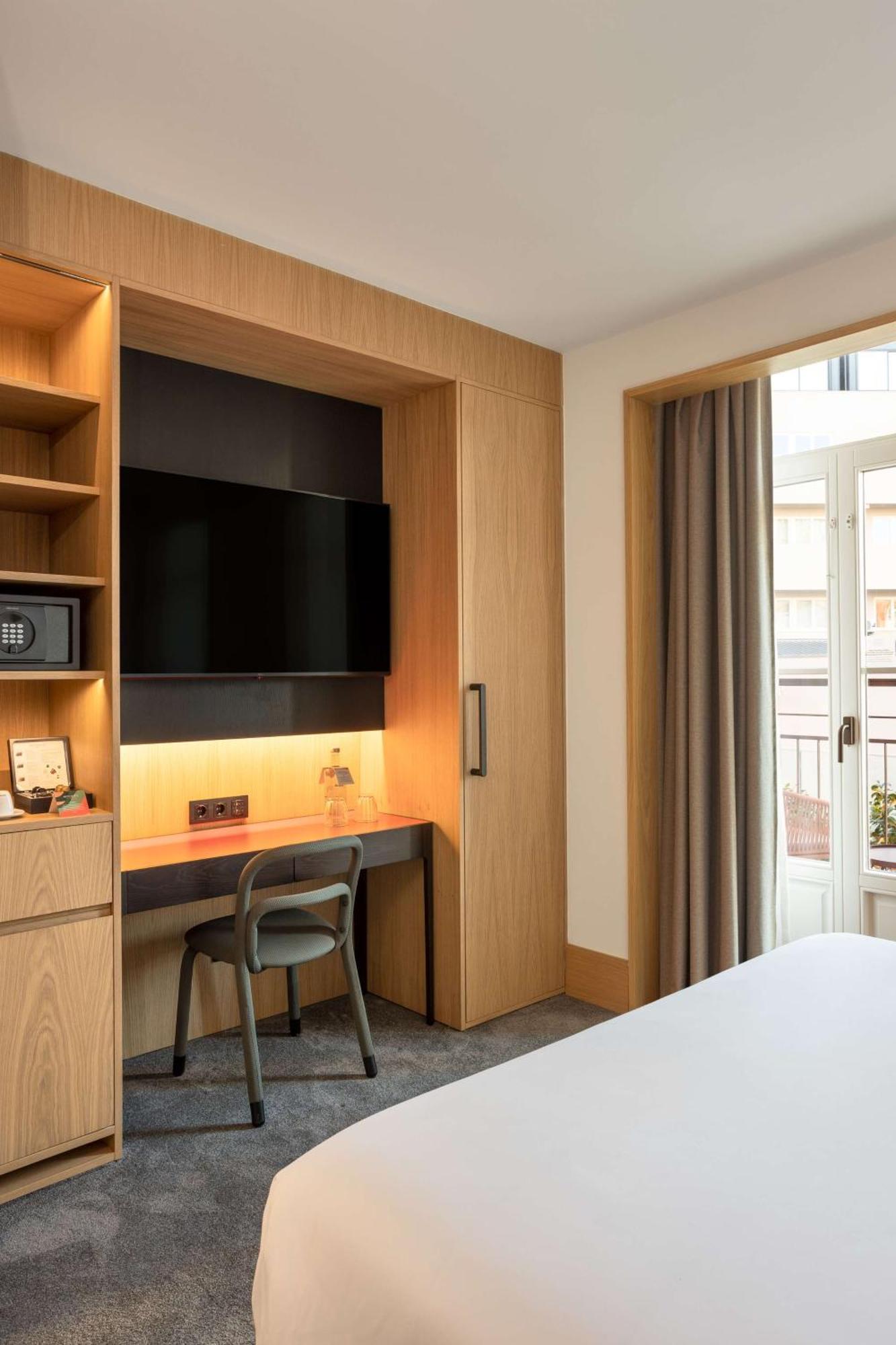 Arts Porto, Tapestry Collection By Hilton